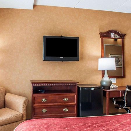 Quality Inn Near Walden Galleria Mall Cheektowaga Eksteriør bilde