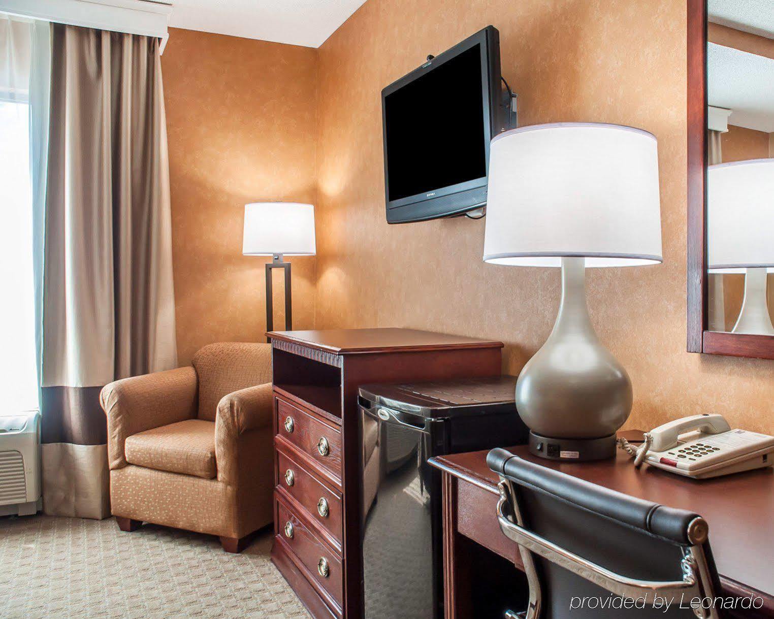Quality Inn Near Walden Galleria Mall Cheektowaga Eksteriør bilde
