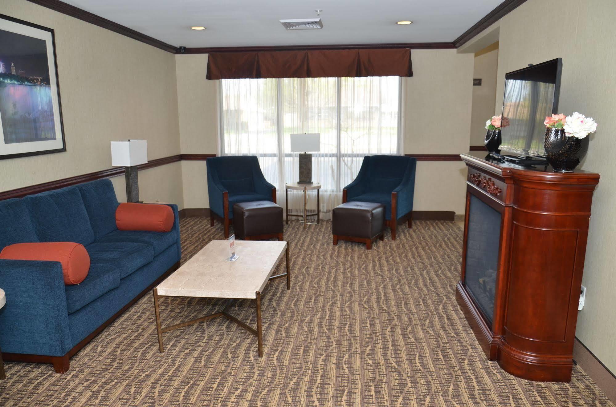 Quality Inn Near Walden Galleria Mall Cheektowaga Eksteriør bilde