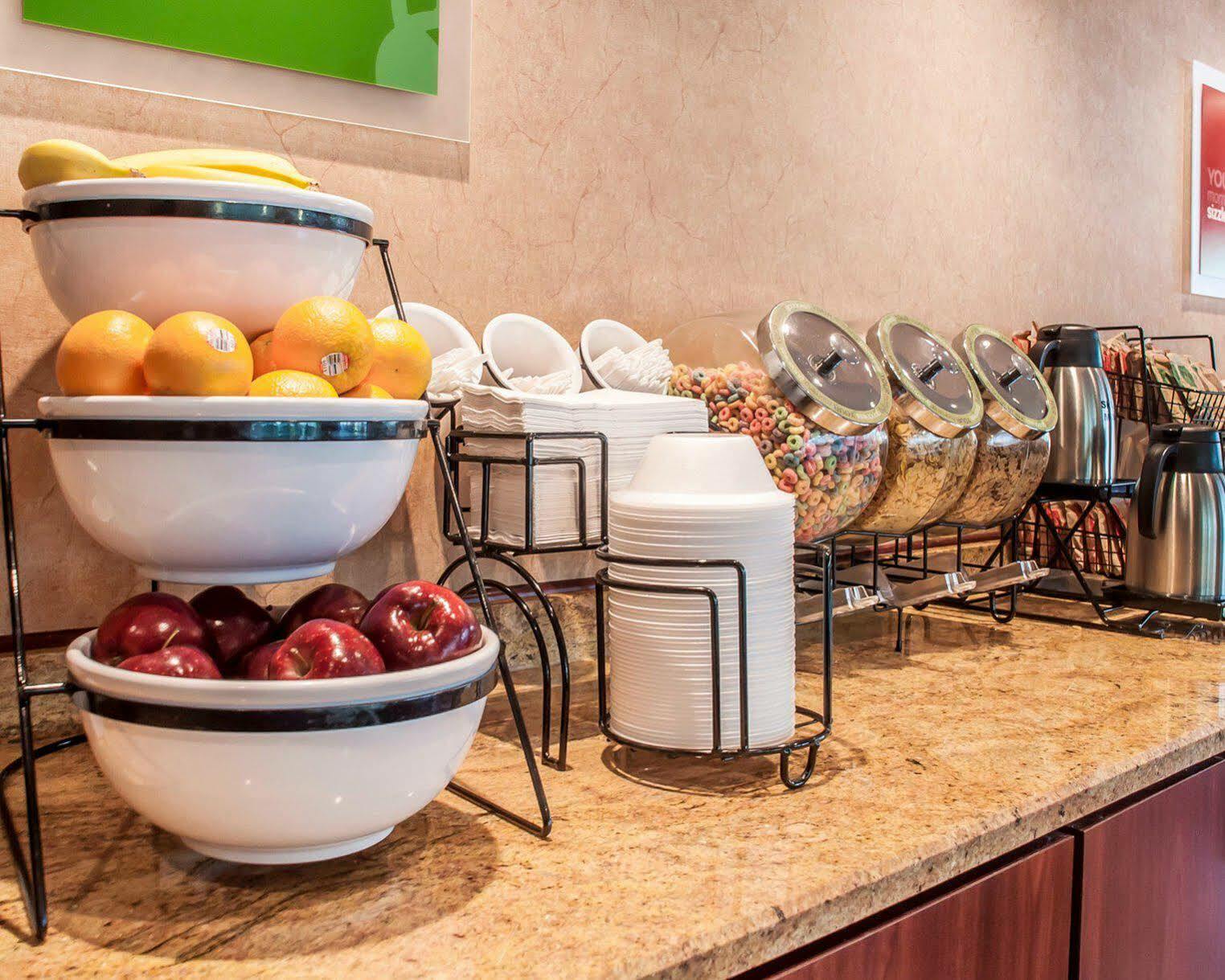 Quality Inn Near Walden Galleria Mall Cheektowaga Eksteriør bilde